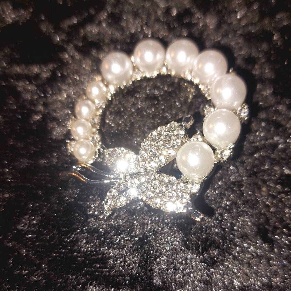 Vintage and Beautiful Rhinestone Butterfly Brooch surrounded by faux pearls